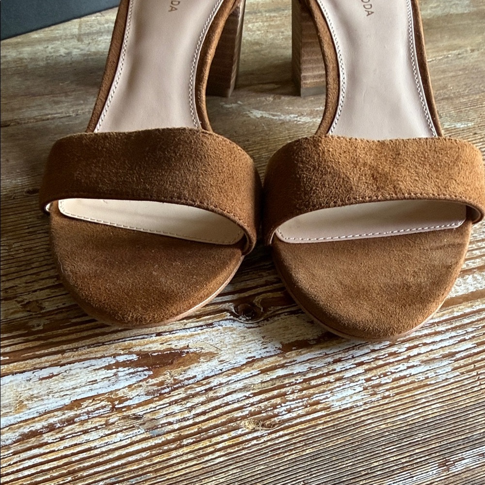 Pelle Moda Tan Suede Block Heels - Picture 11 of 16